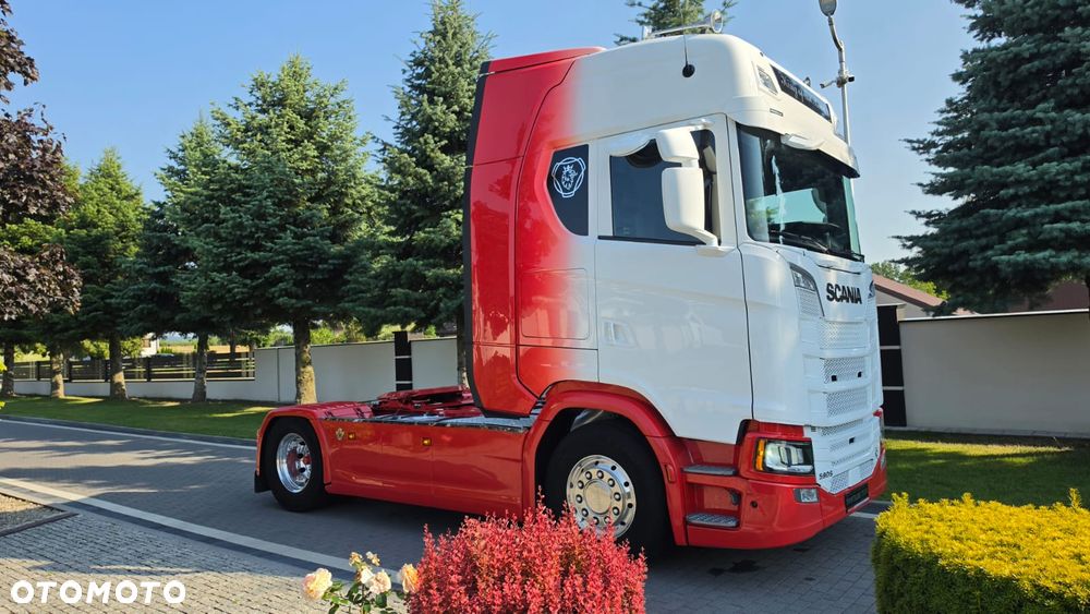 Scania ///V8///S590///2022///RETARDER/// KLIMATYZACJA POSTOJOWA///FULL LED///ALUFELGI///ZABUDOWY MIĘDZYOSIOWE///SKÓRY///WYŚWIETLACZ OBCIĄŻENIA///NAWIGACJA///TV/// STAN BARDZO DOBRY - 18