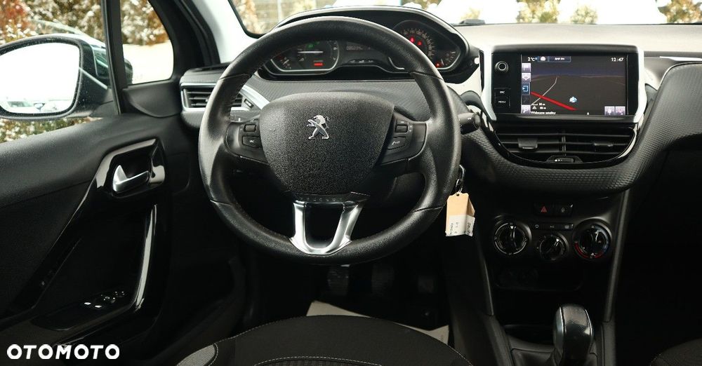 Peugeot 208 - 12