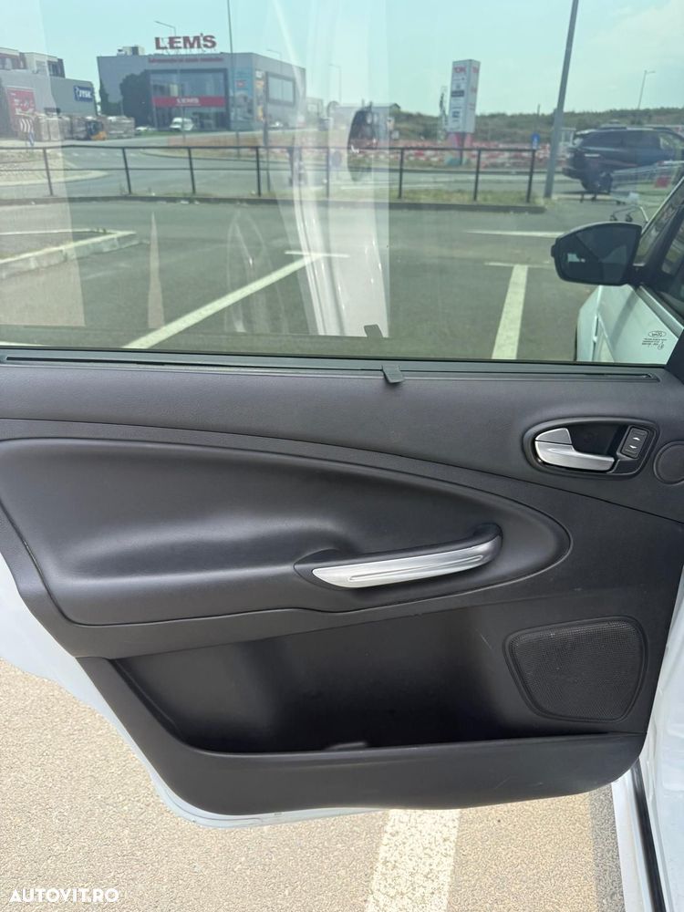 Ford S-Max - 9