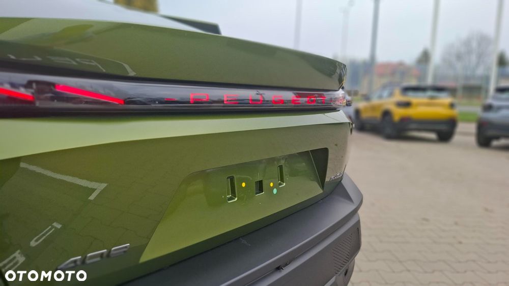 Peugeot 408 - 12