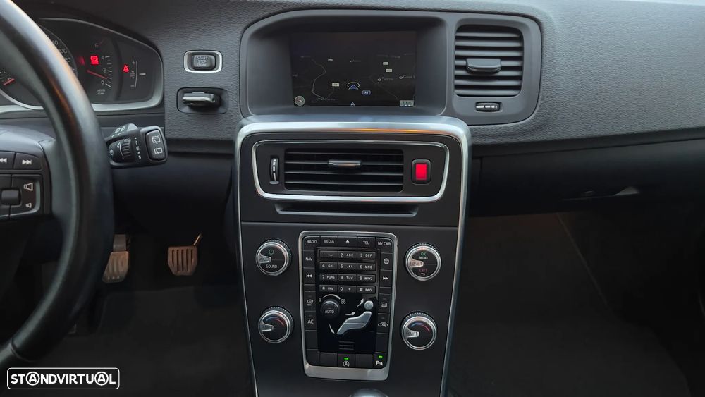 Volvo V60 DRIVe Momentum - 29