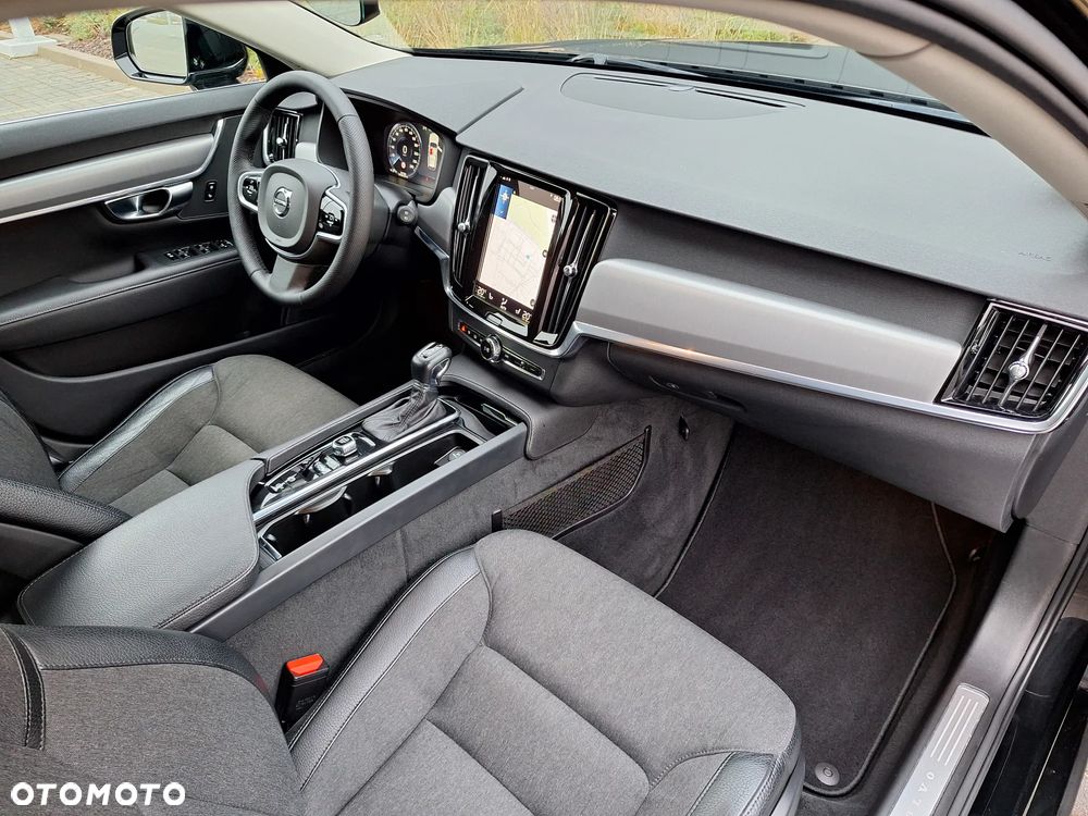Volvo V90 D4 Momentum Pro - 26