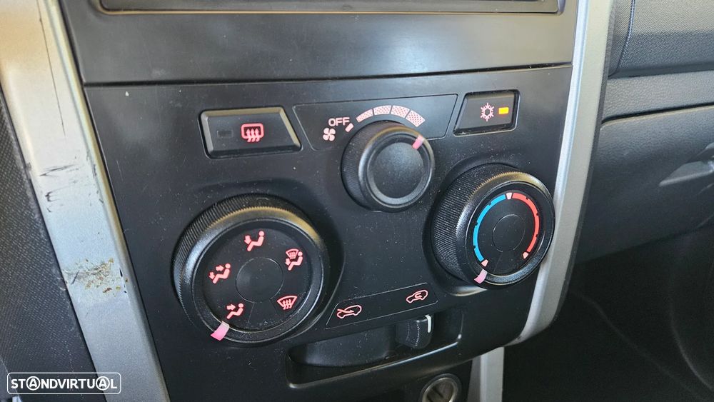Isuzu D-Max 4x4 Cabine Dupla Custom - 23