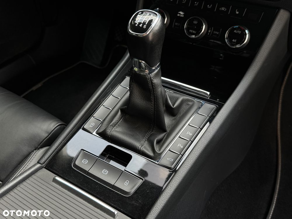 Skoda Superb 1.4 TSI ACT Style - 25