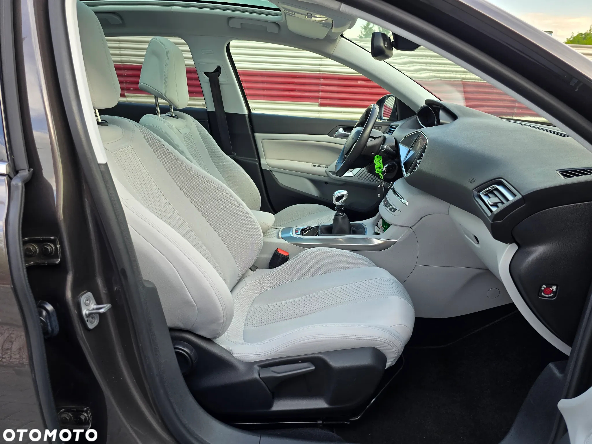 Peugeot 308 1.6 THP Allure - 16