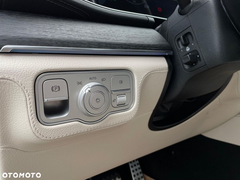 Mercedes-Benz GLS - 12