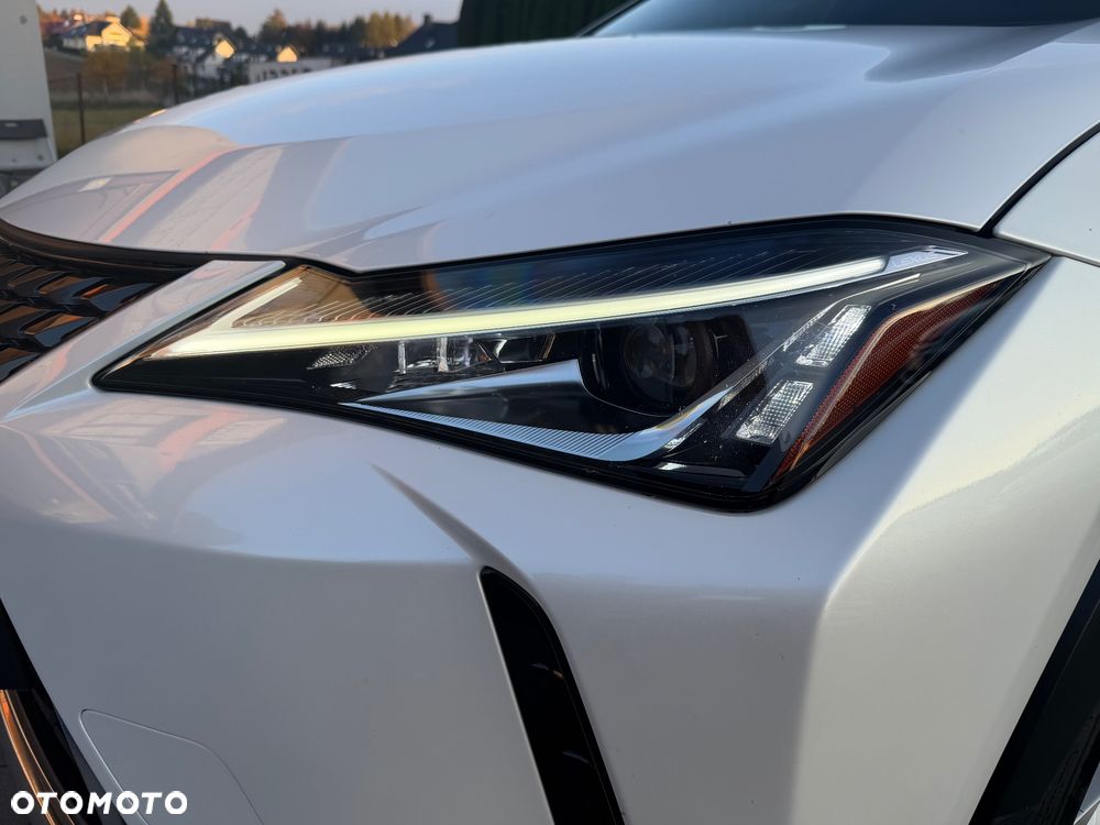 Lexus UX 250h - 26