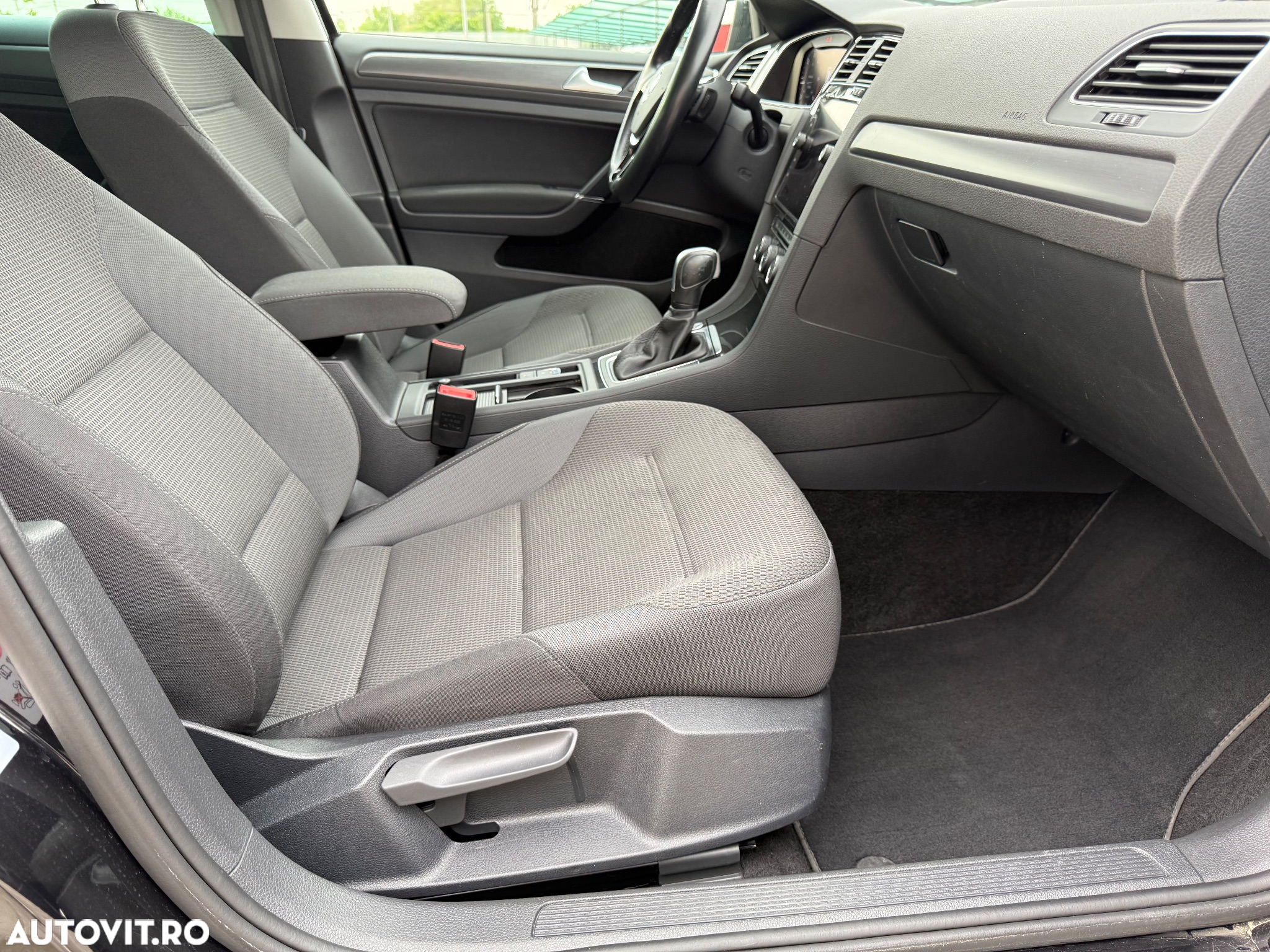 Volkswagen Golf 2.0 BlueTDI DSG Comfortline - 19