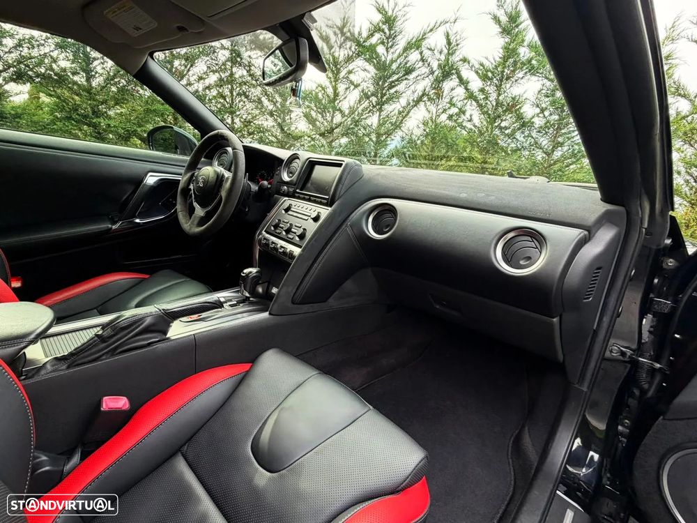 Nissan GT-R 3.8 V6 Black Edition - 12