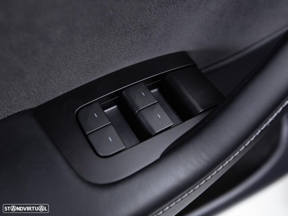 Tesla Model Y Performance Dual Motor AWD - 14