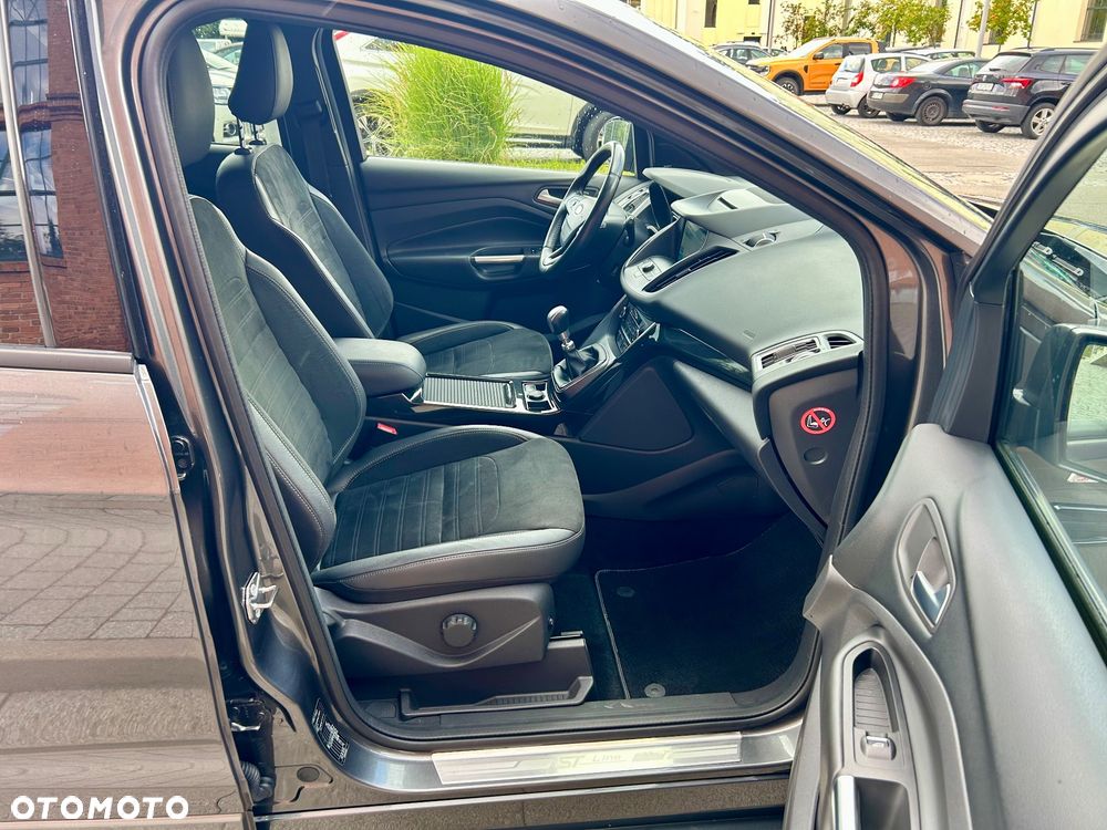Ford Kuga 1.5 EcoBoost 2x4 ST-Line - 17