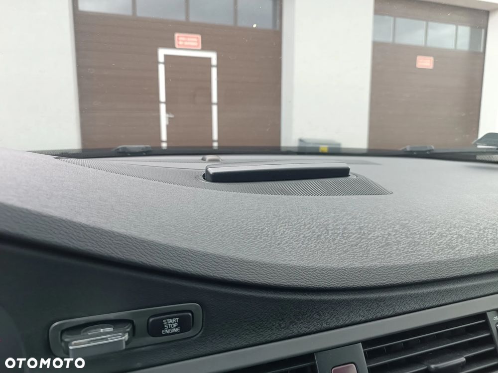 Volvo V70 2.4D Momentum - 37