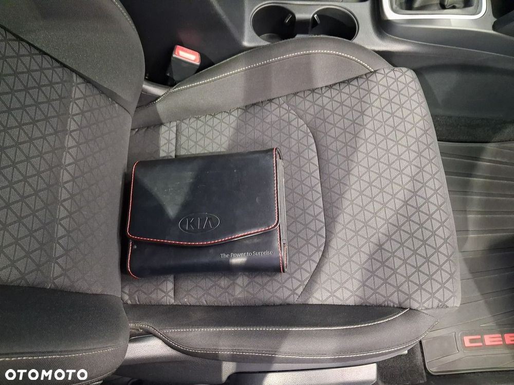 Kia Ceed - 24