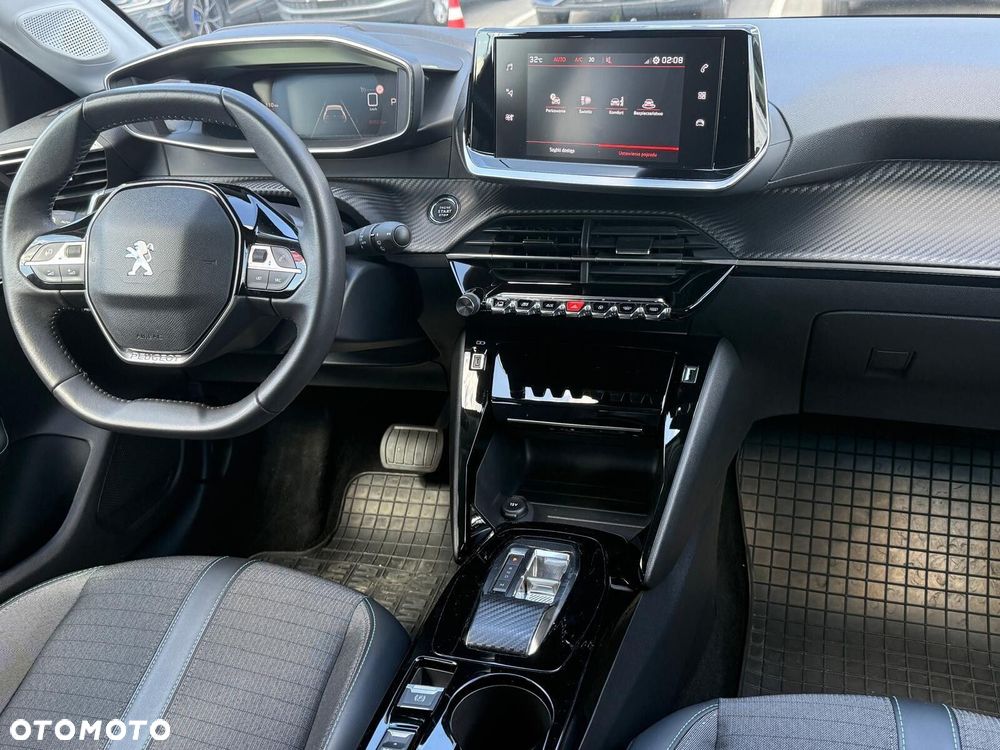 Peugeot 208 - 13