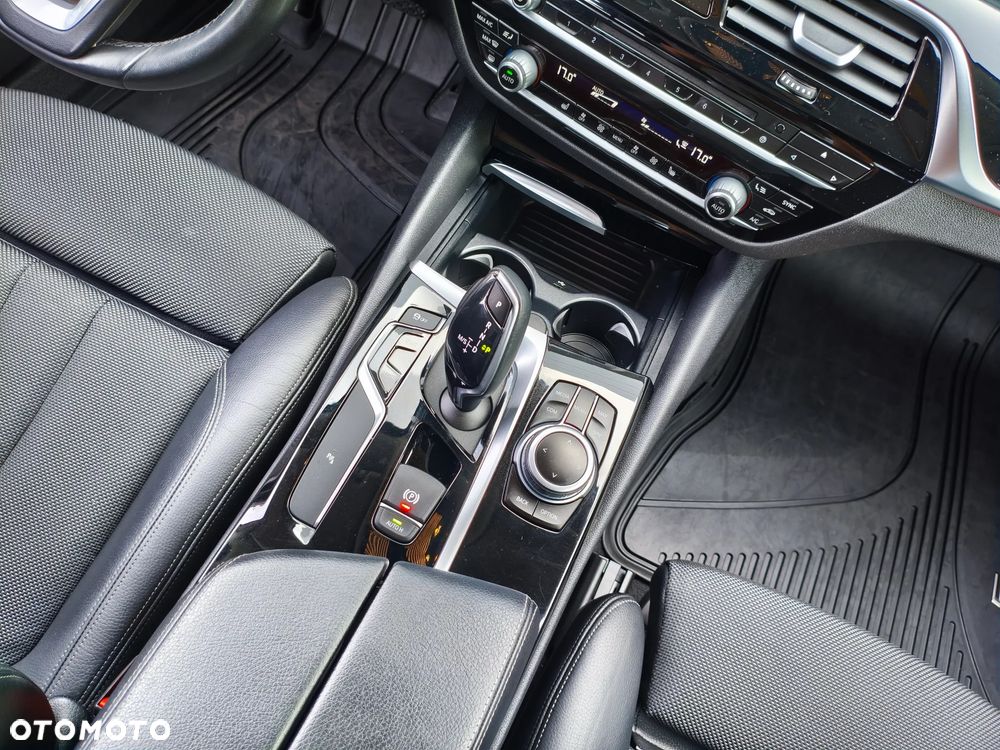 BMW Seria 5 518d Sport Line - 21