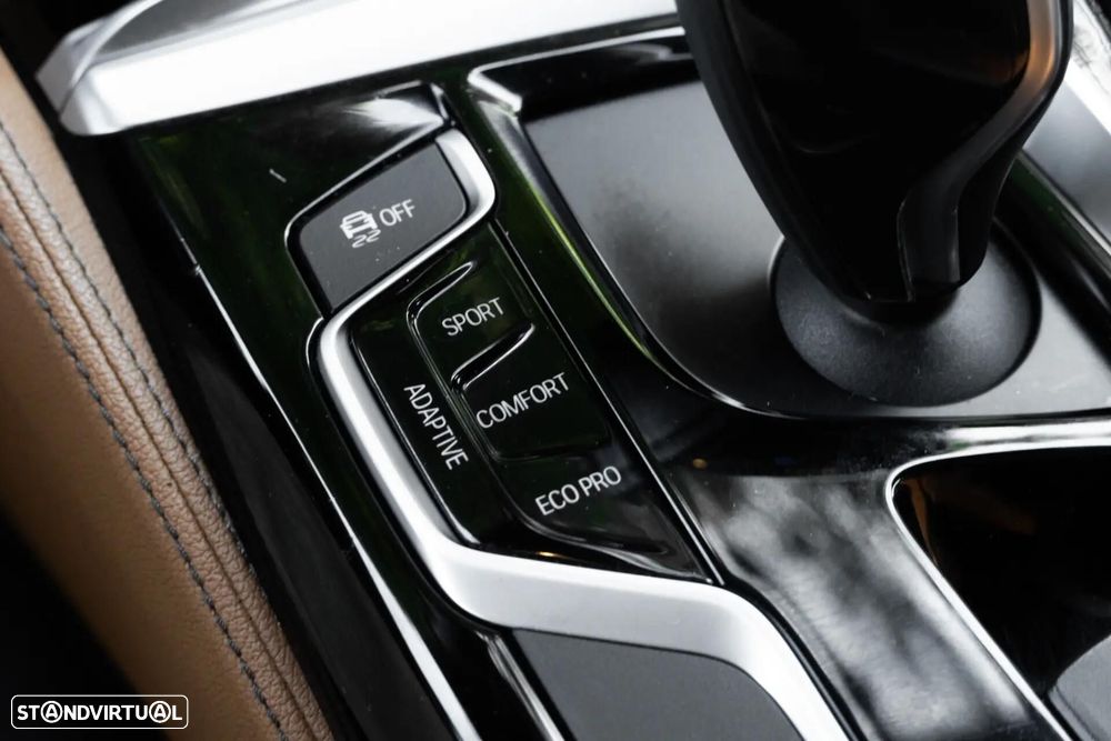 BMW 520 d Pack Desportivo M Auto - 25