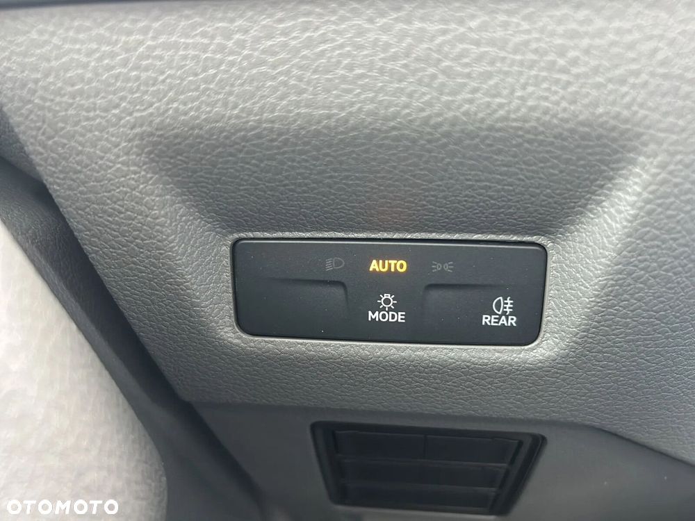 Volkswagen Crafter KONTENER+WINDA/AUTOMAT/35 Podwozie z pojedynczą kabiną 2,0 l 163 KM manual r. o.: 4490 mm - 28