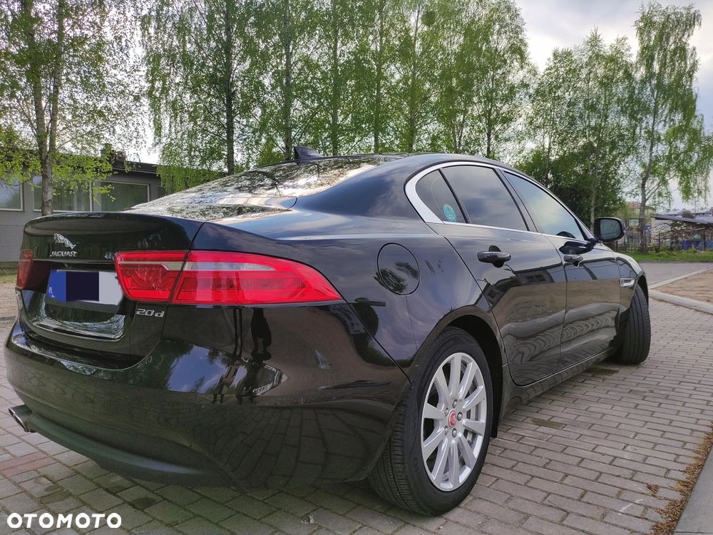 Jaguar XE 2.0 D Prestige - 6