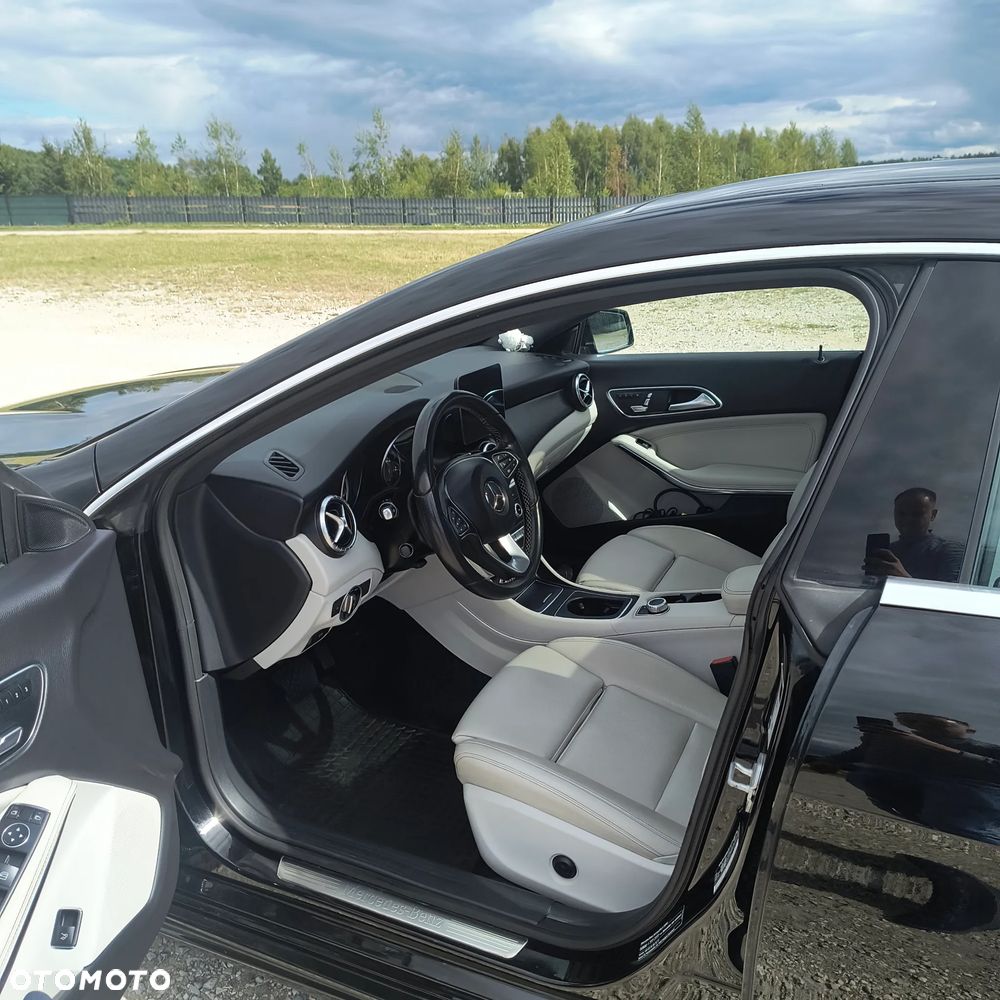 Mercedes-Benz CLA 250 7G-DCT - 12