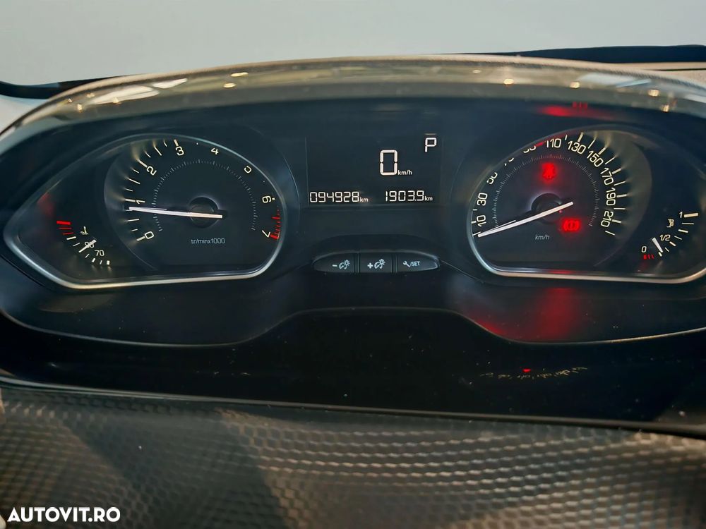 Peugeot 2008 1.2 PureTech Turbo EAT6 S&S Allure - 18