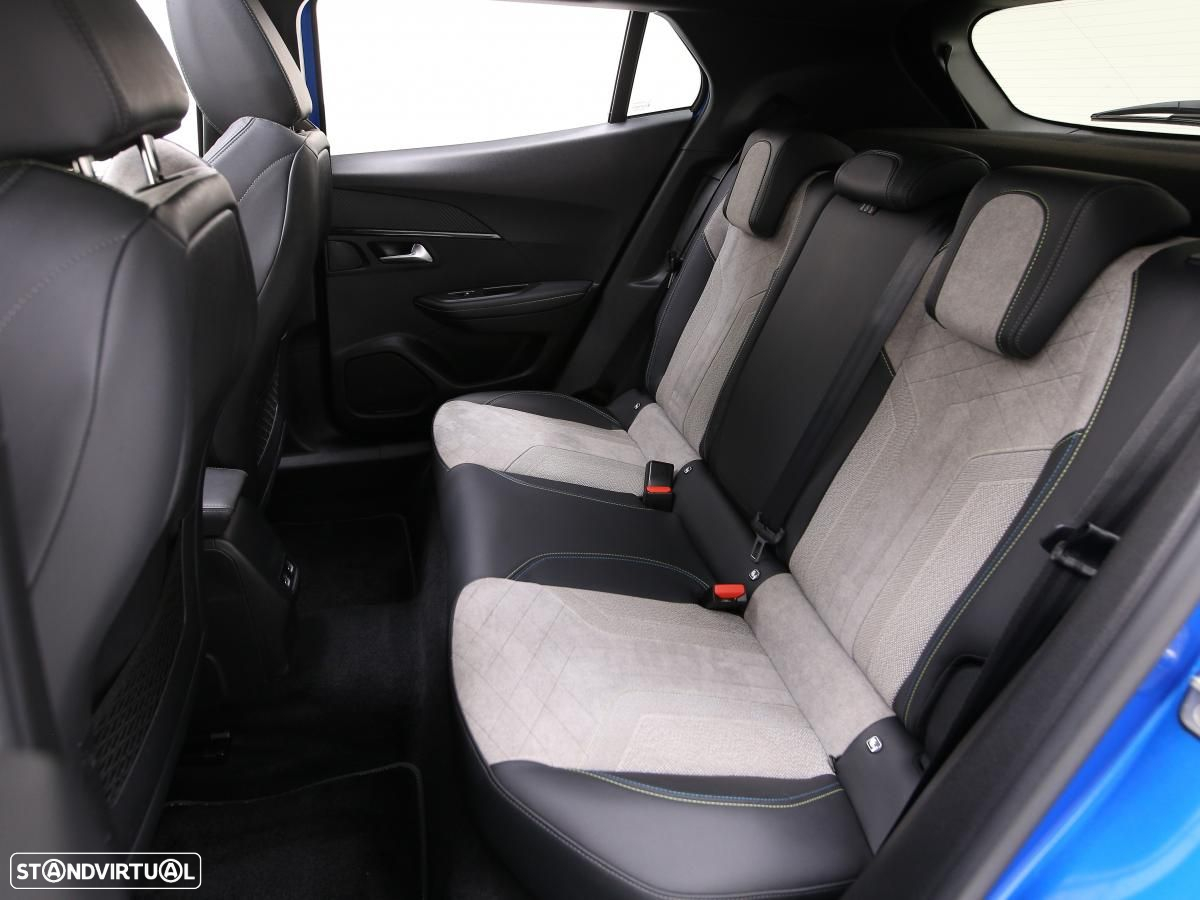 Peugeot e-2008 50 kWh GT - 11