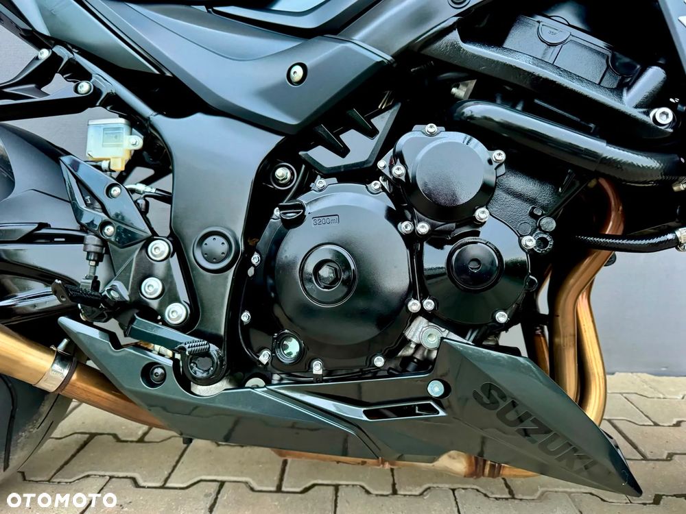 Suzuki GSX - 17