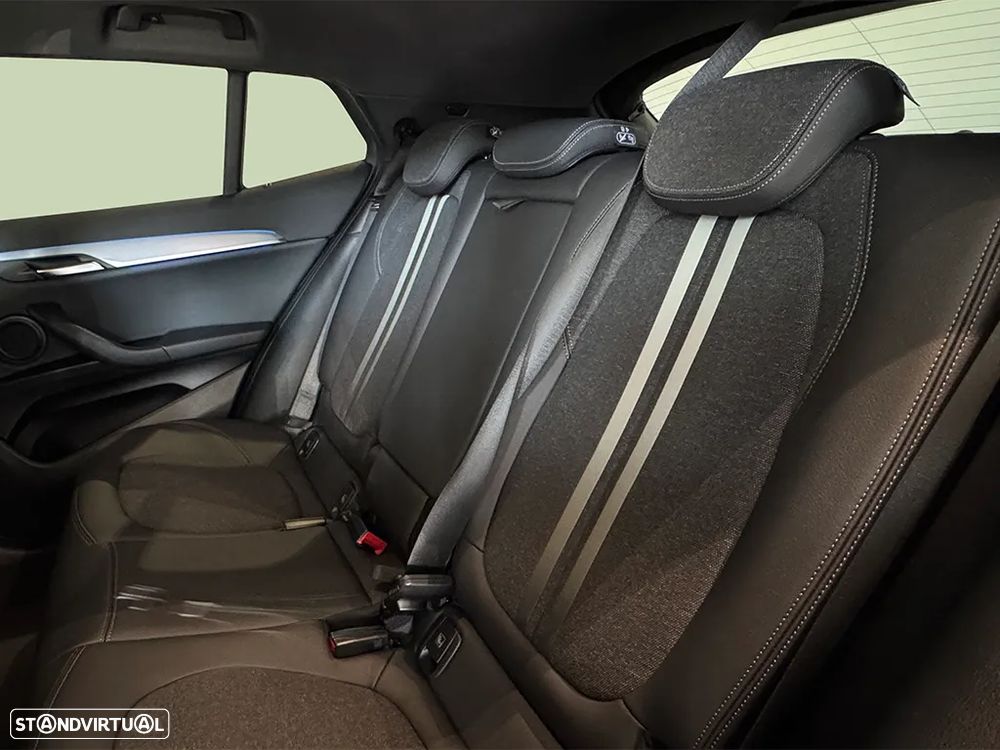 BMW X2 25 e xDrive X Pack M - 9