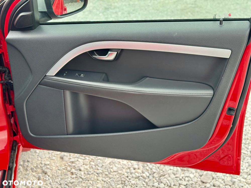 Volvo V70 2.5T R-Design Summum - 14