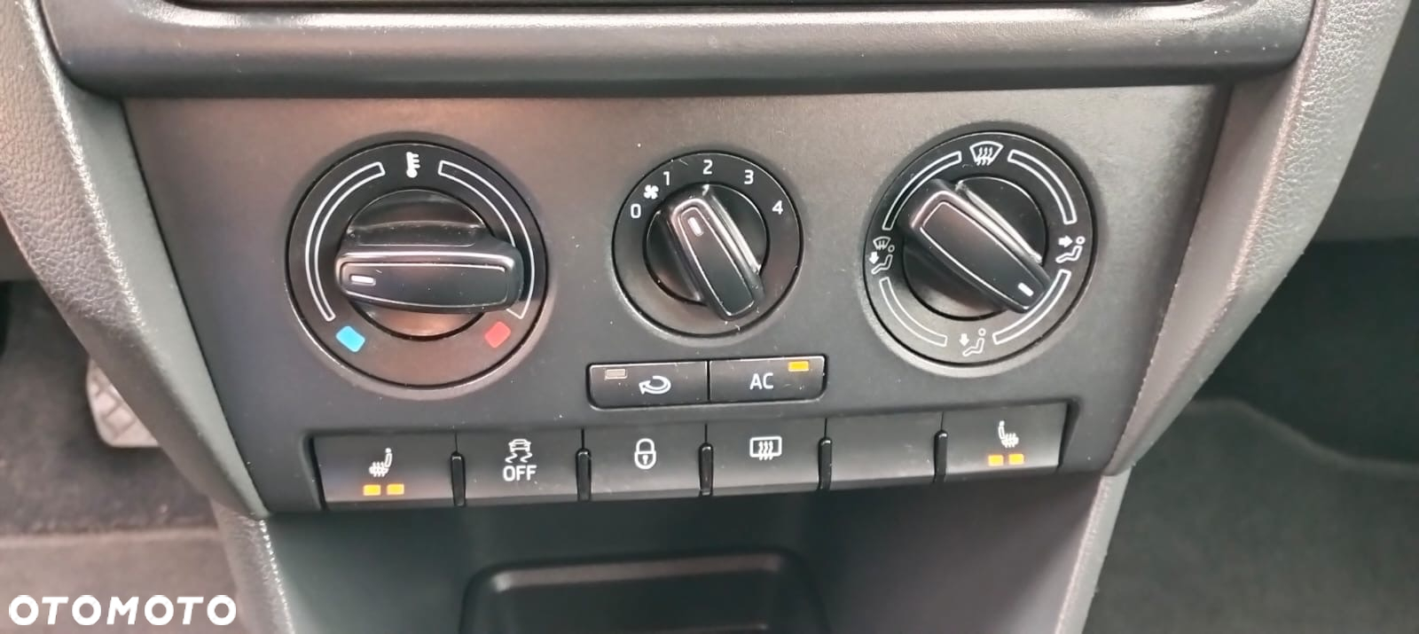 Skoda RAPID 1.2 TSI Ambition - 10