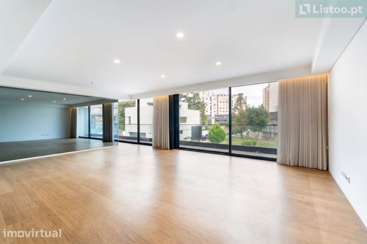 Apartamento T3 Varandas Amplas e Garagem Box | Pinheiro Manso - Grande imagem: 3/27