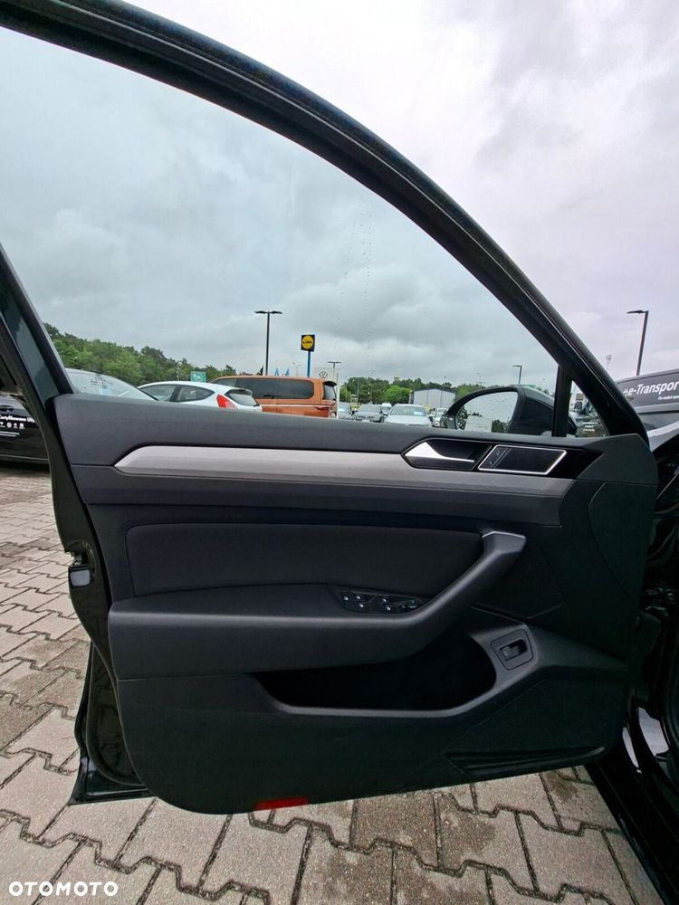 Volkswagen Passat - 10
