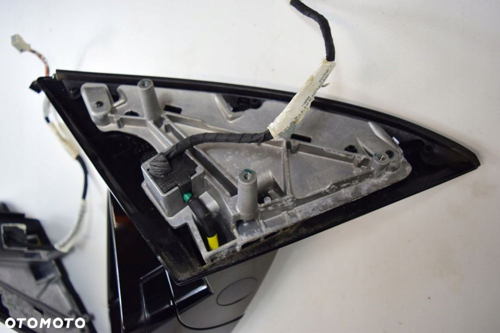 MERCEDES R W251 LIFT LUSTERKO PRAWE 17 PIN KOD 197 - 9