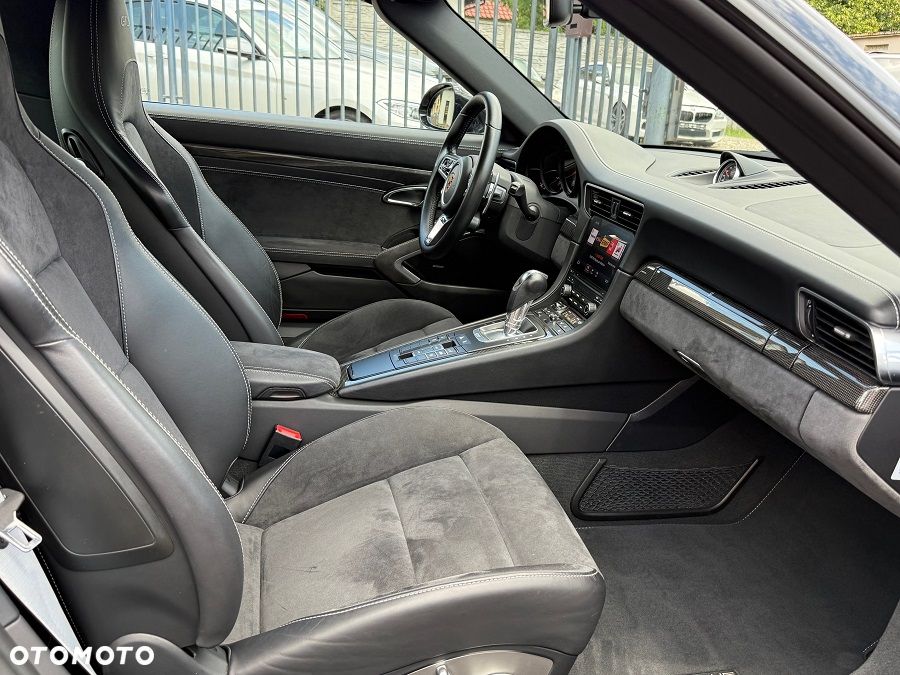 Porsche 911 Targa 4 GTS PDK - 35