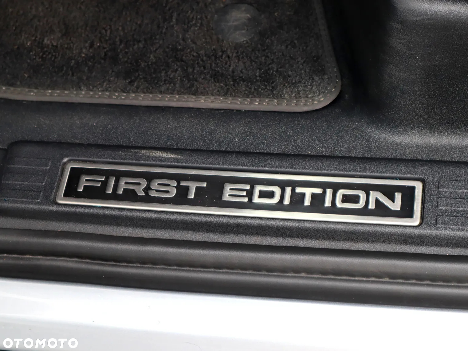 Land Rover Defender - 25