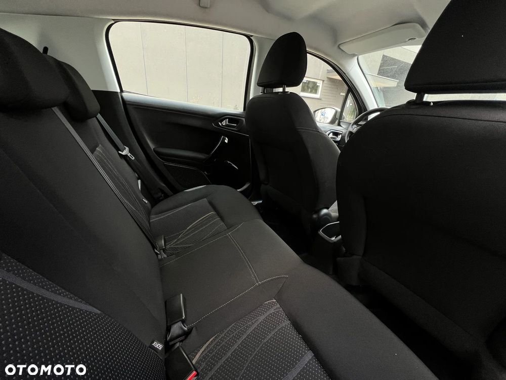 Peugeot 208 - 7