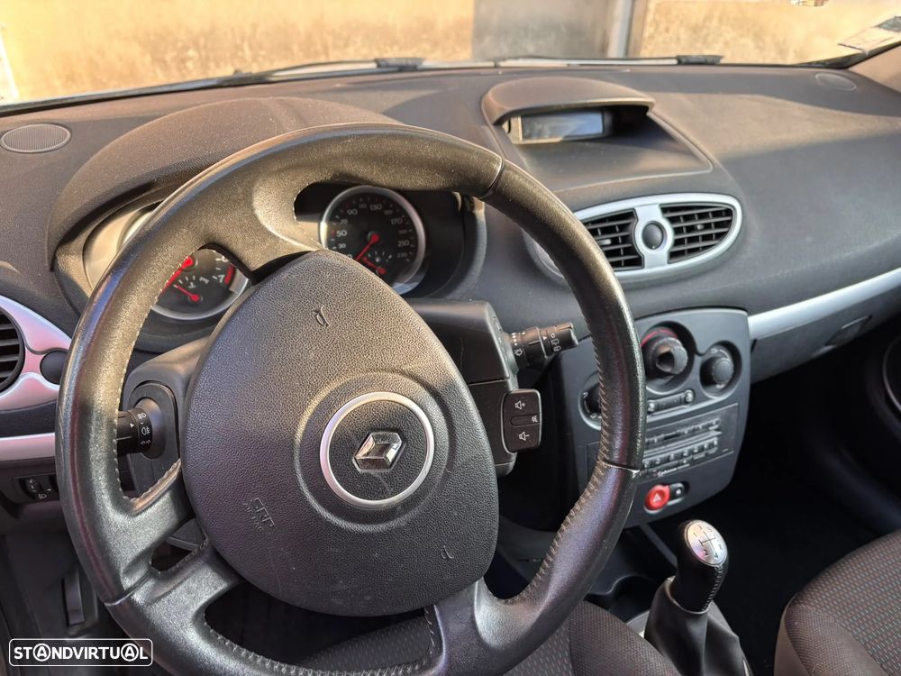 Renault Clio - 1