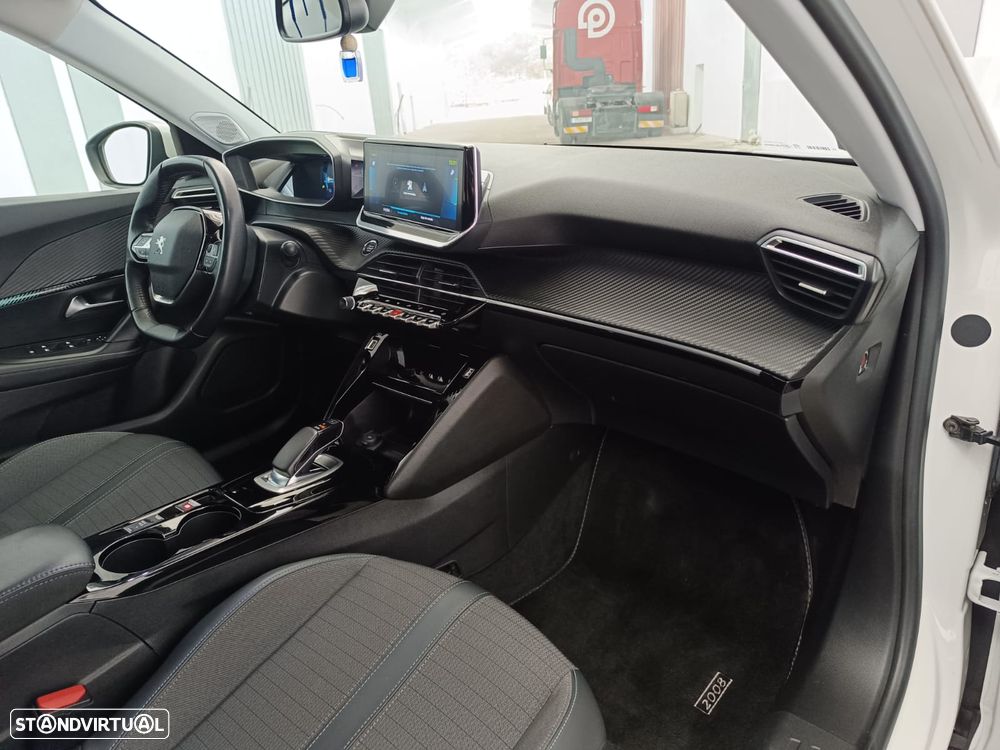 Peugeot e-2008 - 12