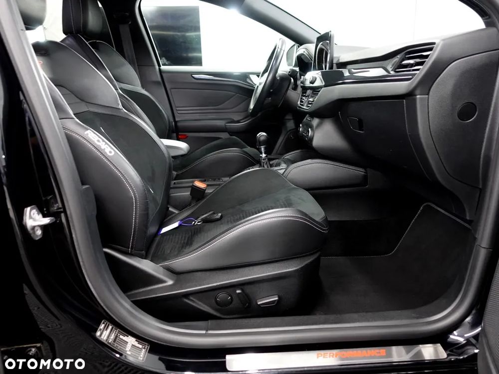 Ford Focus 2.0 EcoBlue ST - 14