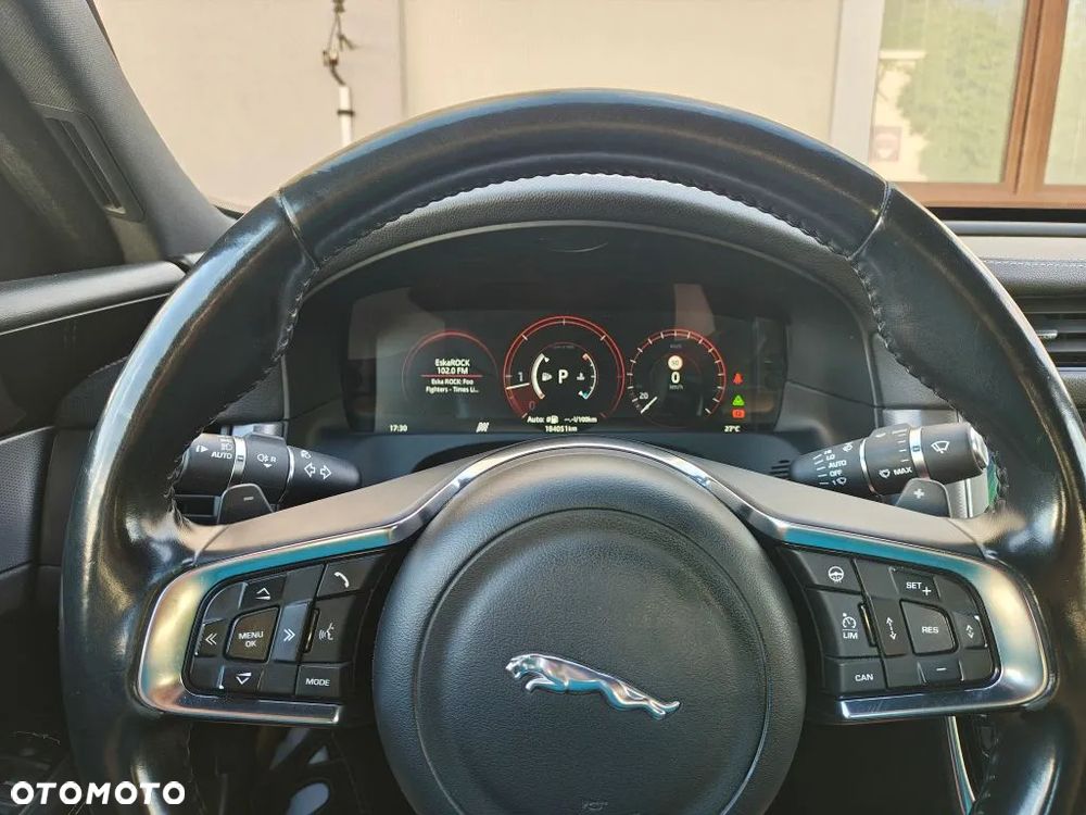 Jaguar XF 2.0 i4D AWD R-Sport - 19