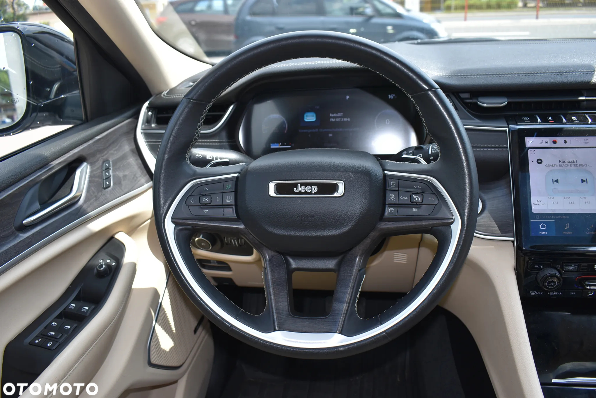 Jeep Grand Cherokee - 36