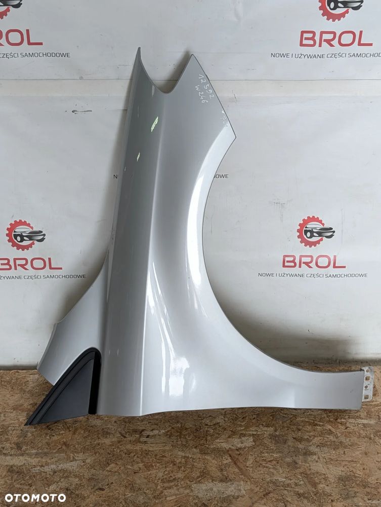 BŁOTNIK PRZEDNI PRAWY MERCEDES B-KLASA W246  761