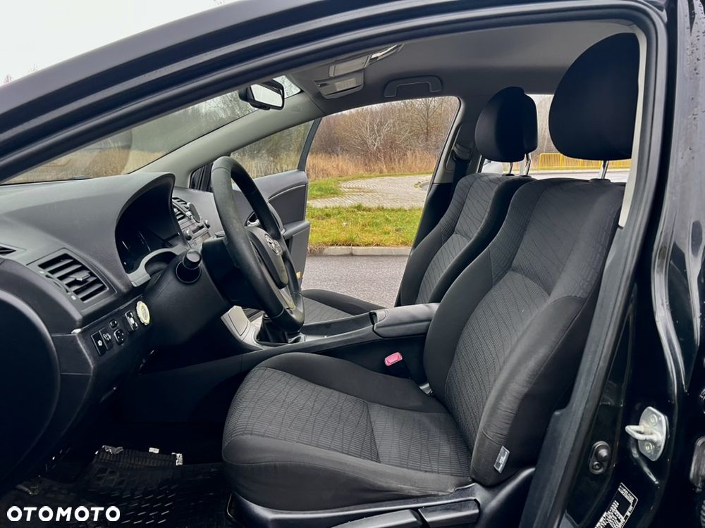 Toyota Avensis 1.6 - 12