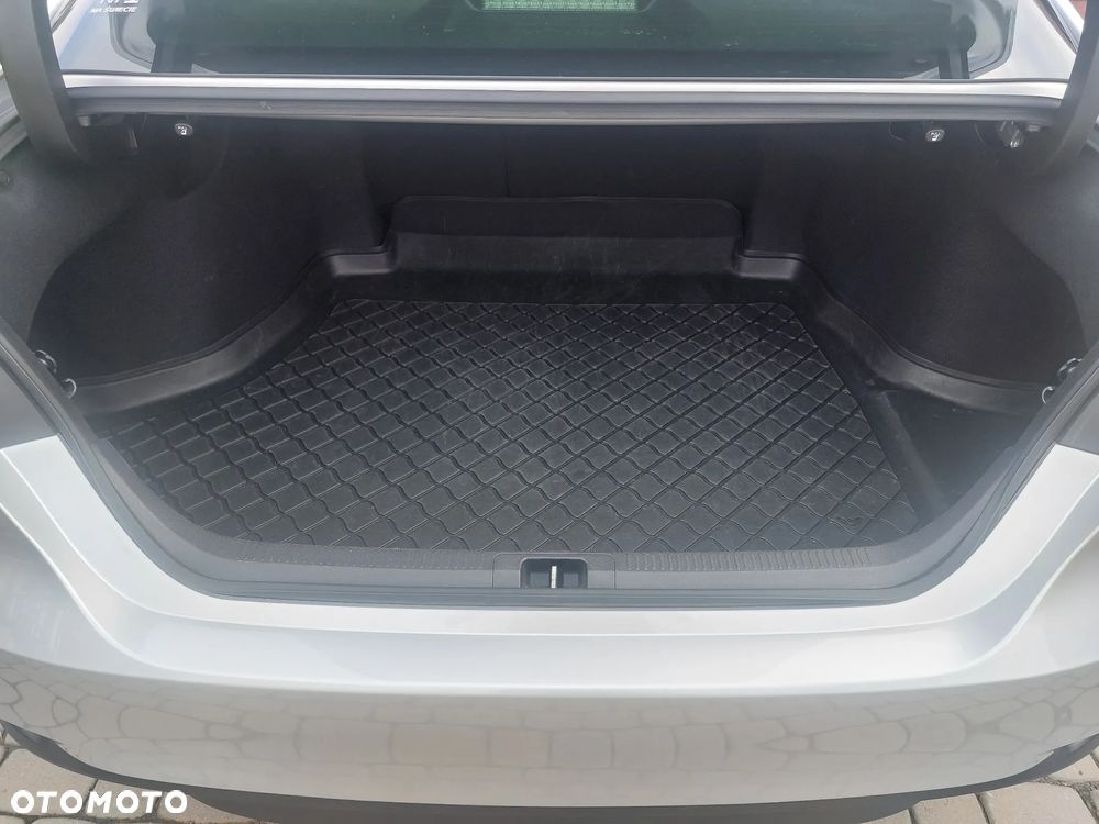 Toyota Camry 2.5 Hybrid Comfort CVT - 8