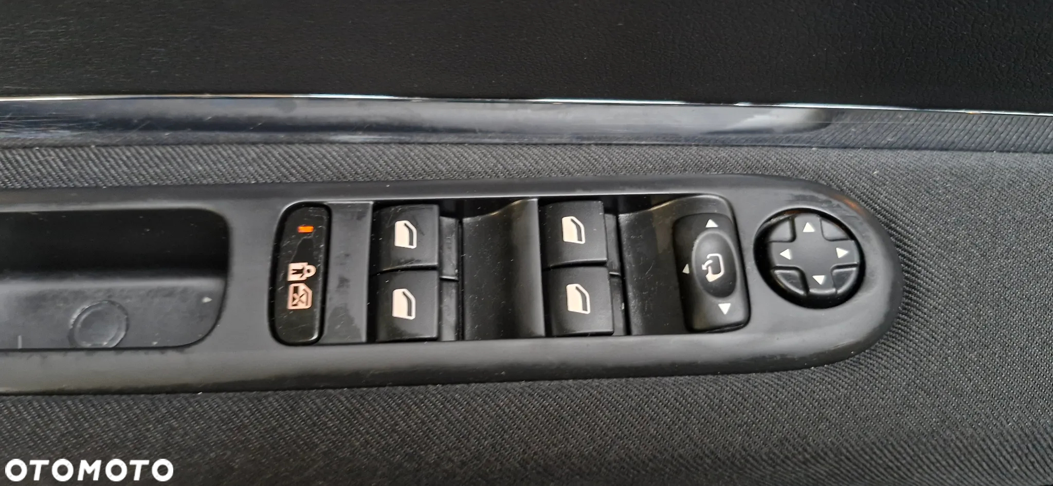 Peugeot 5008 HDI FAP 110 EGS6 Premium - 17