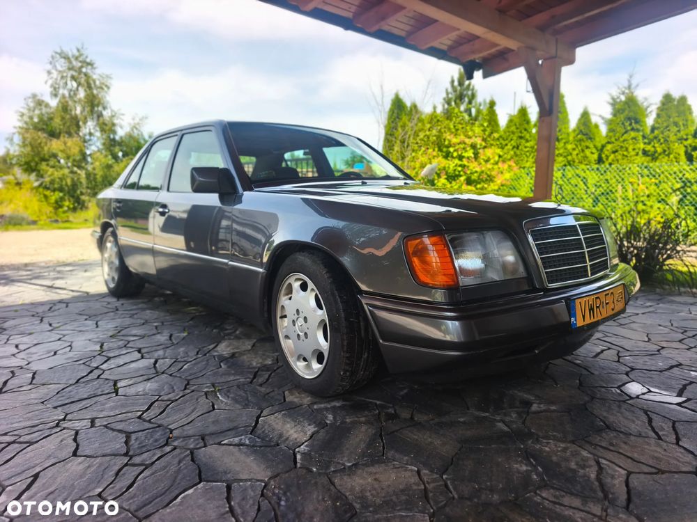 Mercedes-Benz Klasa E 200 - 2