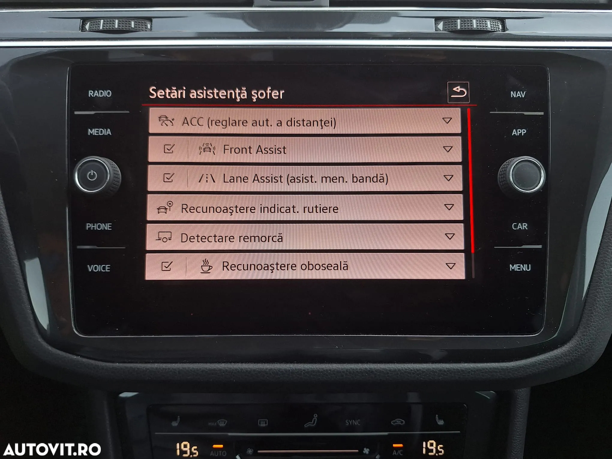 Volkswagen Tiguan 2.0 TDI SCR 4MOTION DSG Elegance - 9