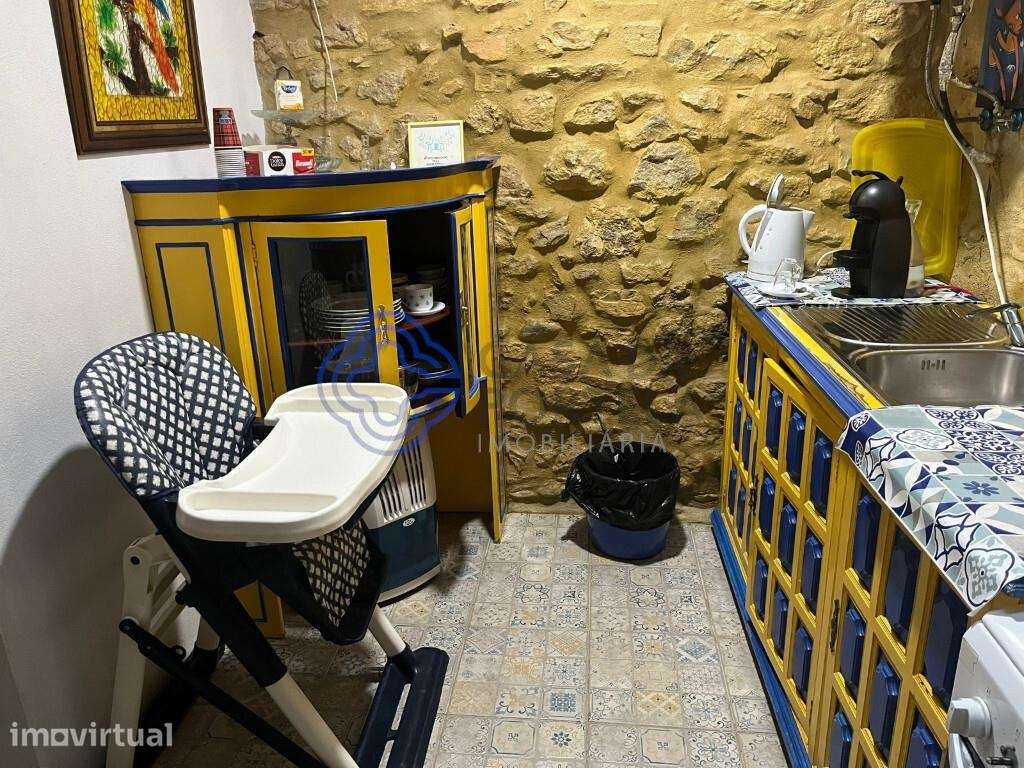 Prédio com alojamento local totalmente mobilado na zona histórica da C - Grande imagem: 5/36