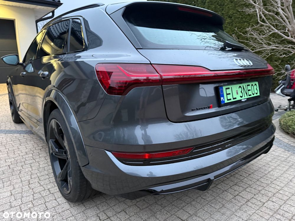 Audi e-tron - 11