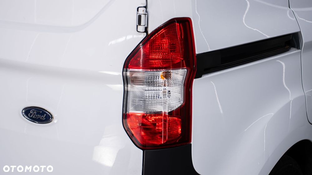 Ford Transit Courier - 11