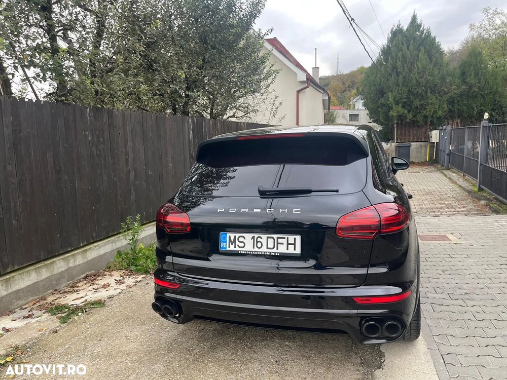Porsche Cayenne 3.0 L - 7